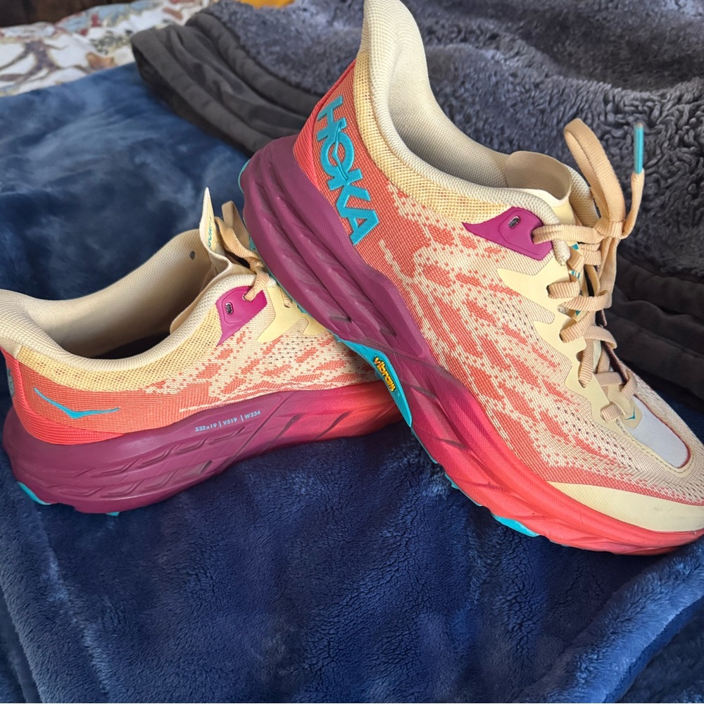 Hola Speedgoat 5 Size 8.5b